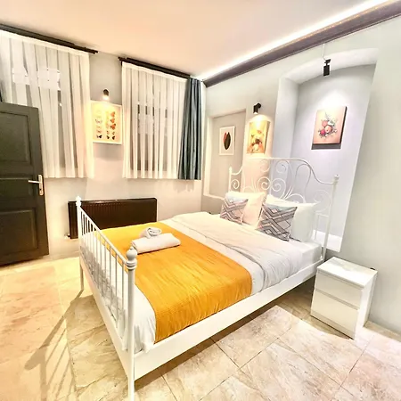 Taksim White 3*